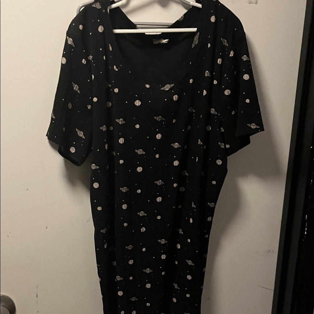 Kate Quinn Black Celestial Patterned Tee